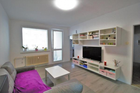 Cozy, bright room with free parking